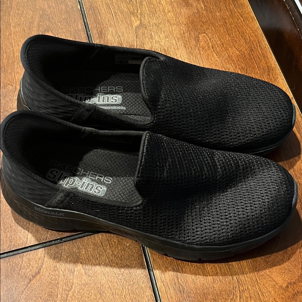 Skechers women’s Black Mesh Slip-Ons